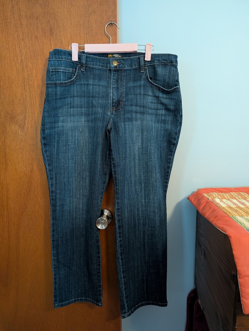 Lee Women's Relaxed Straight Leg Mid Rise Jeans in Dark Blue Wash  Size 20